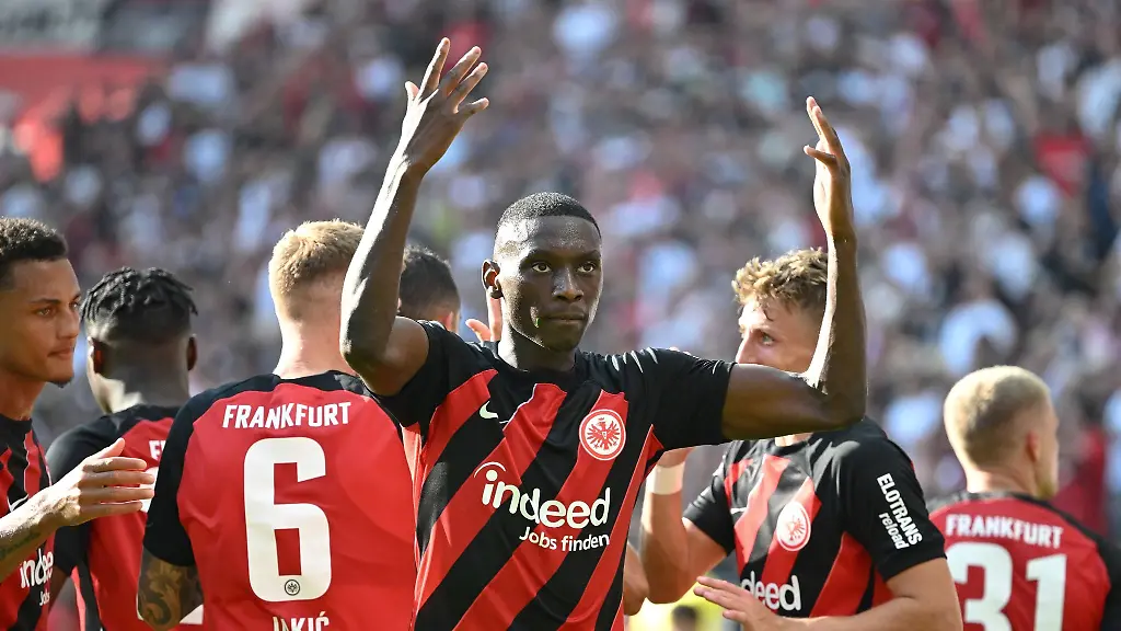 Frankfurts-Randal-Kolo-Muani-war-mit-seinem-Treffer-der-Matchwinner-im-Hessen-Derby