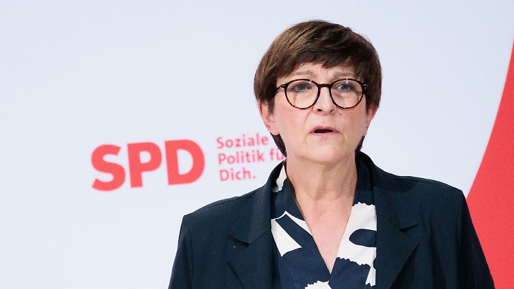 "Wir haben uns natürlich mit allen Optionen und Möglichkeiten beschäftigt", sagt Esken.