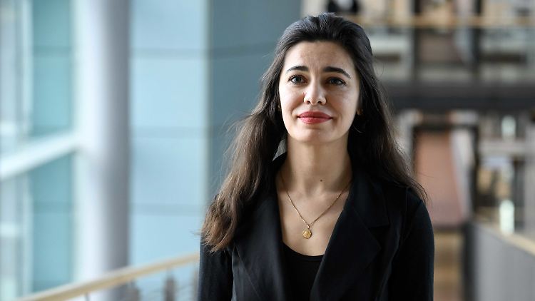 Auch dass ihr Vater noch am Leben ist, schließt die in den USA lebende Gazelle Sharmahd nicht aus. 