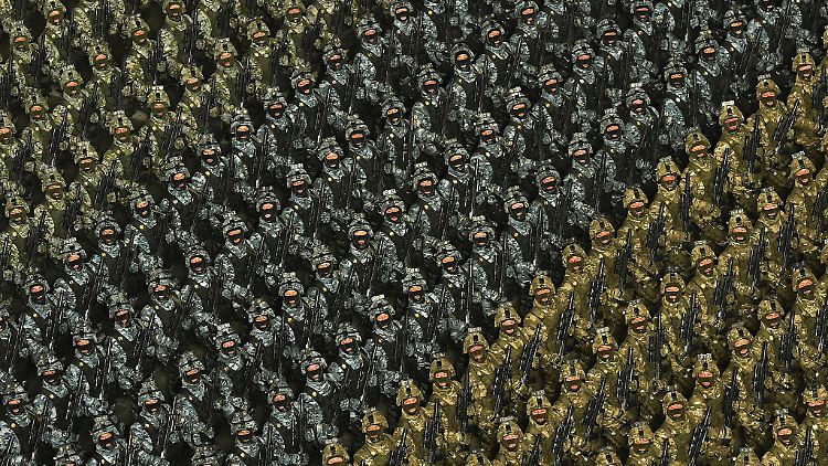 Nordkoreanische Soldaten während einer Militärparade anlässlich des 75. Gründungsjubiläums der koreanischen Volksarmee.