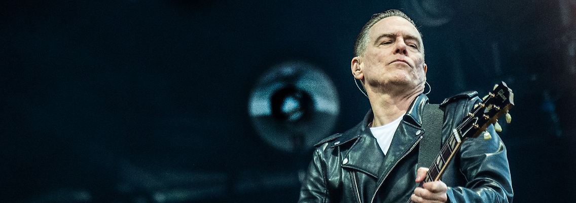 Er ist Spezialist für romantische Balladen, aber im Kern ist Bryan Adams ein Rocker geblieben. (Archivfoto)