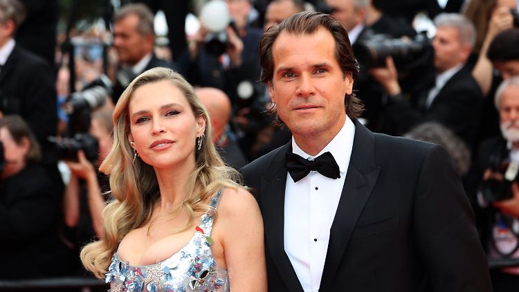 Getrennt, aber dennoch leben sie noch im selben Haus zusammen: Das Promi-Paar Sara Foster und Tommy Haas. 