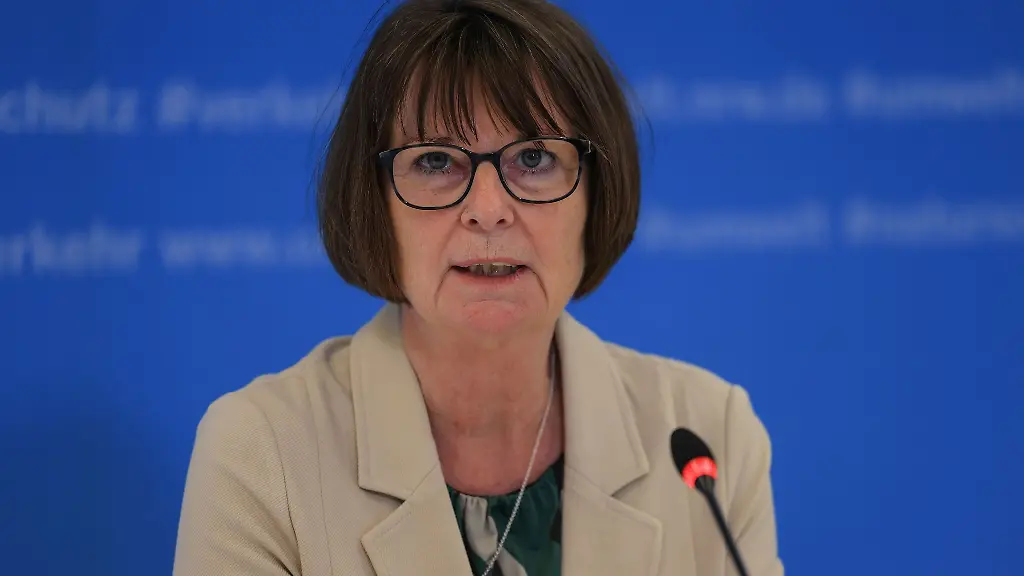 Hessens-Umweltministerin-Priska-Hinz-Gruene-spricht-auf-einer-Pressekonferenz