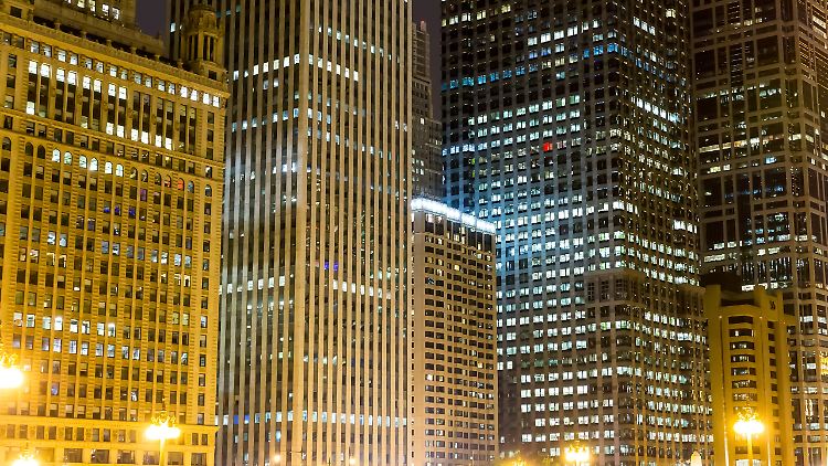 In New York werden diese Nacht viele Büros nicht leer sein. 