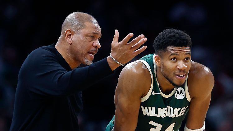 Coach Doc Rivers steht in der Kritik, Superstar Giannis Anteteokounmpo vermisst die Identität der Milwaukee Bucks.