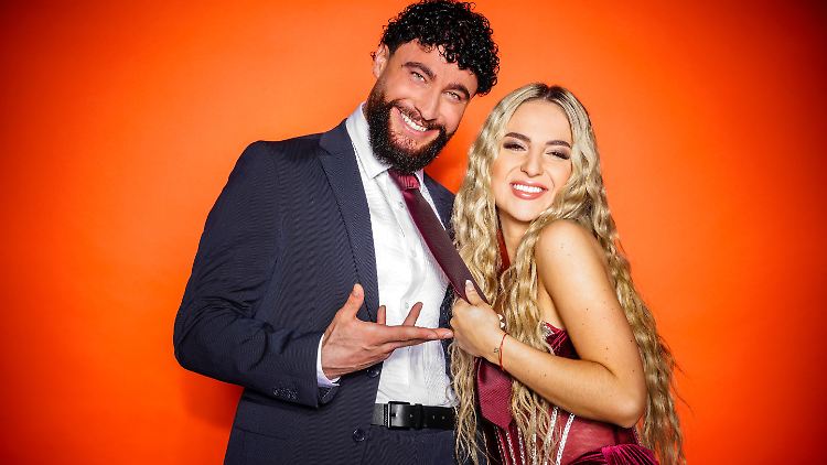 Radio hören, Nachrichten schauen, lesen? Brauchen sie für ihren "Beruf" nicht: die Reality-TV-Kandidaten Umut und Emma
