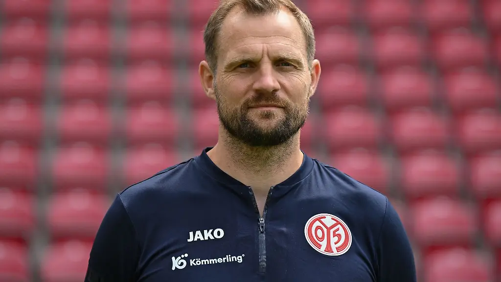 Cheftrainer-Bo-Svensson-hofft-mit-Mainz-auf-einen-guten-Bundesligastart-am-Sonntag-bei-Union-Berlin