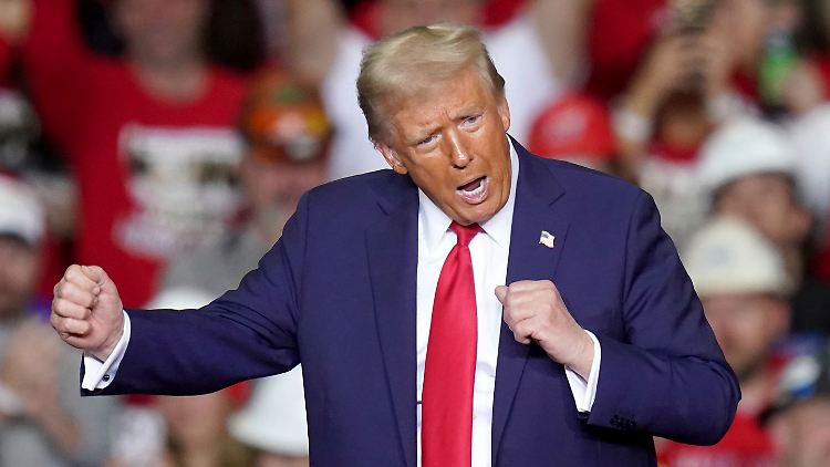 Für Trump verläuft der Wahlabend bisher erfolgreich.