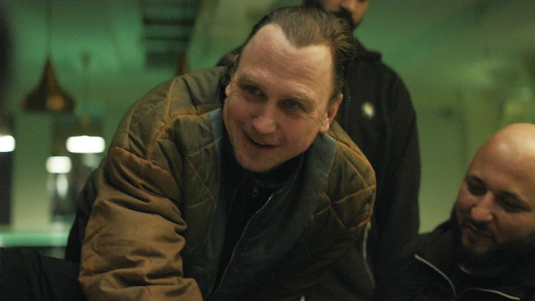 Lars Eidinger spielt in "Der Panther" den drogenabhängigen V-Mann Johnny.
