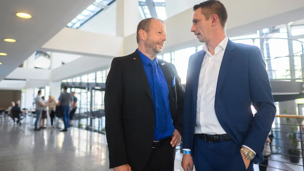 AfD-Landesparteichef-Frank-Rinck-r-und-Fraktionsvorsitzender-Stefan-Marzischewski-Drewes