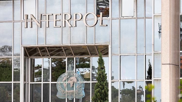 Menschenhandel sei zunehmend mit anderen Formen der Kriminalität verknüpft, betont Interpol.