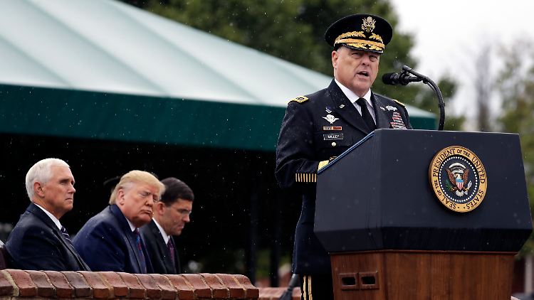 Mark Milley war Generalstabs-Chef unter Trump, der seiner Meinung nach "gefährlichsten Person" für die USA.