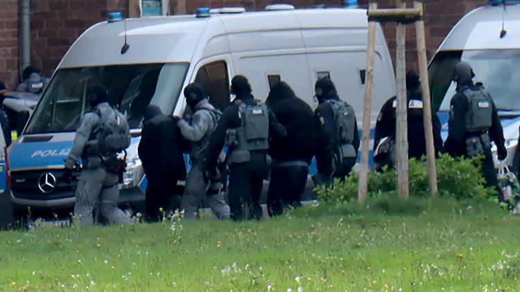 Acht Verdächtige wurden festgenommen, die Gruppe soll aber größer sein.
