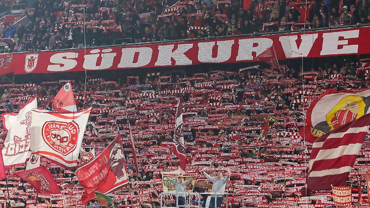 Nun werden doch zahlreiche Fans des FC Bayern nach Schalke reisen.