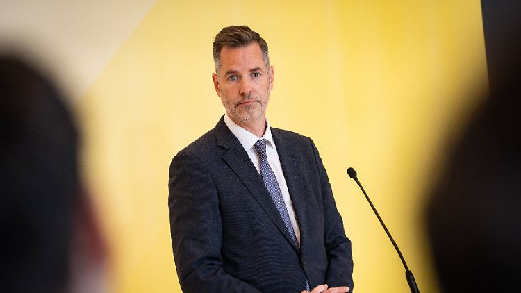 Die FDP zieht sich aus der Regierung vollumfänglich zurück. 