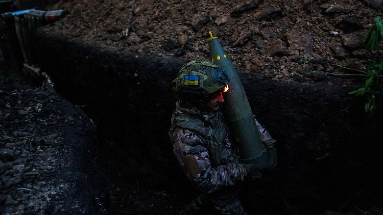 Die von den USA zugesagten Militärhilfen sollen die Ukraine nun möglichst schnell erreichen.