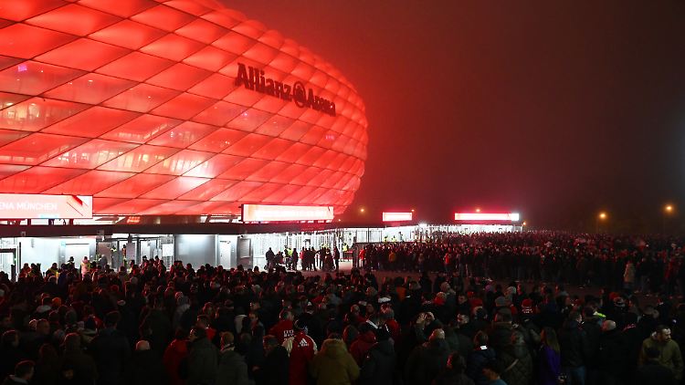 Die Fans stellten in der Arena die Anfeuerungen ein. 