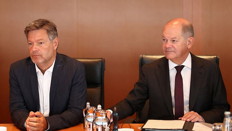 Da waren es nur noch zwei: Robert Habeck und Olaf Scholz. 