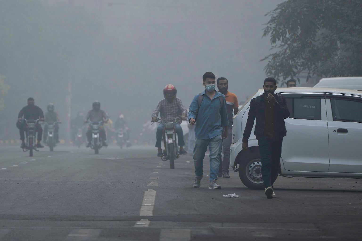 Eine dichte, giftige Smogwolke hängt schon seit Oktober über Ostpakistan und Nordindien.
