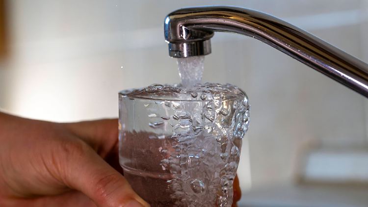 Ewigkeitschemikalien können auch mit dem Trinkwasser aufgenommen werden. 