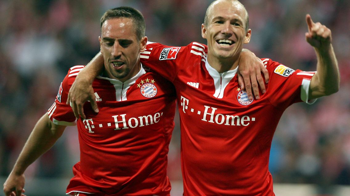 Beide nicht in der Startelf: Aber während Arjen Robben, rechts, gar nicht erst mit nach Köln gefahren ist, sitzt Franck Ribéry zumindest auf der Bank.
