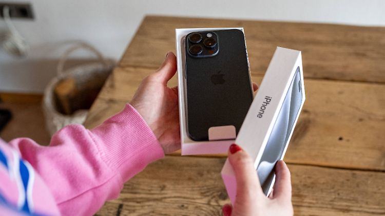 Die iPhones sollten bereits bei der Übergabe auf Authentizität überprüft werden.