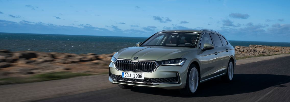 24_Skoda_Superb_Combi_exterior.jpg