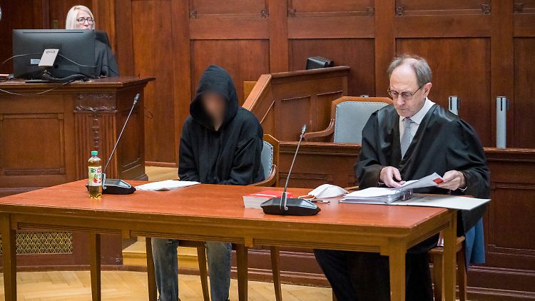 Der 19-Jährige habe die Tat minuziös geplant und vorbereitet, sagte die Richterin. 