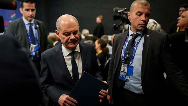 Olaf Scholz reiste trotz Regierungskrise zum Gipfeltreffen nach Budapest.