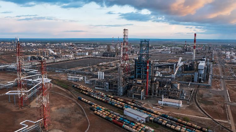 Lukoil könnte mit Rosneft und der Öl-Tochter von Gazprom verschmelzen.