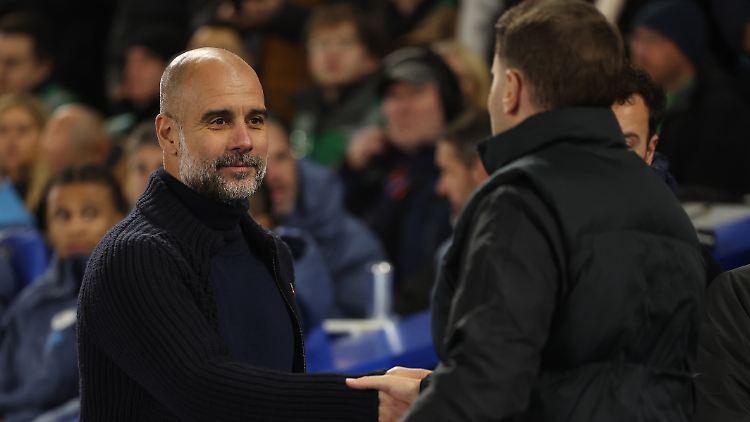 Pep Guardiola gratuliert Fabian Hürzeler.