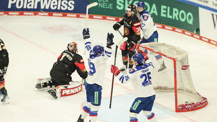 Die Slowaken jubeln, das deutsche Team leidet.