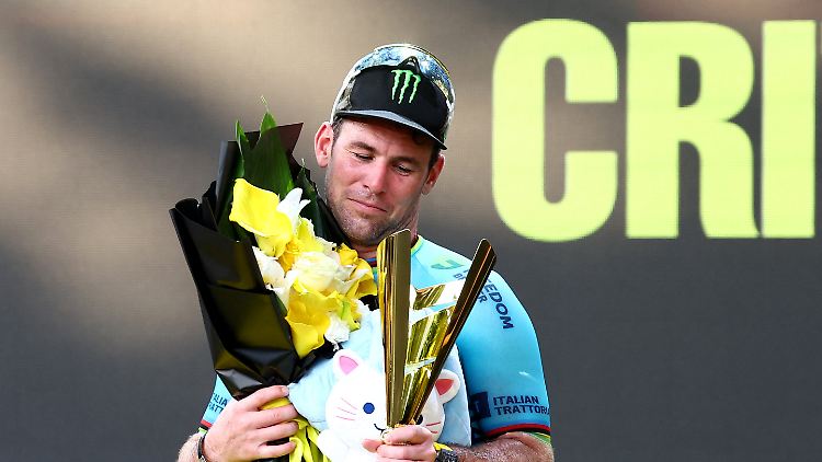 Mark Cavendish genießt seinen letzten Sieg.