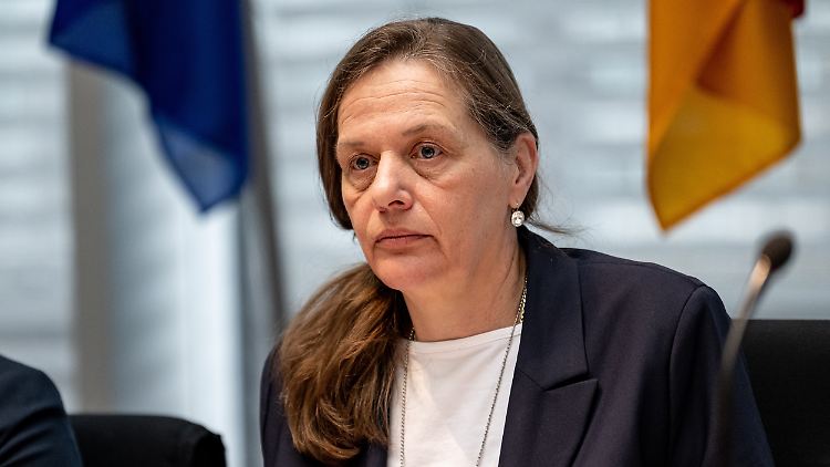Bundeswahlleiterin Ruth Brand lässt den Vorwurf der Einflussnahme durch Olaf Scholz nicht auf sich sitzen.
