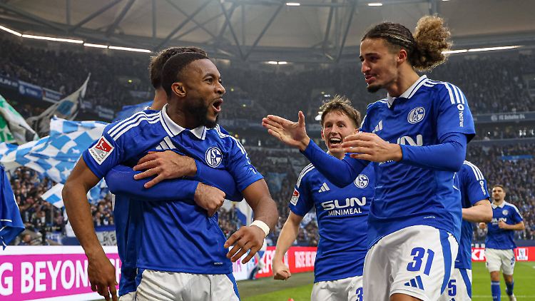 Der FC Schalke 04 erlöst sich für den Moment selbst.