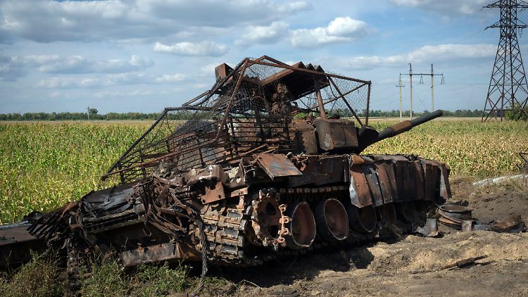 Ein zerstörter russischer Panzer.