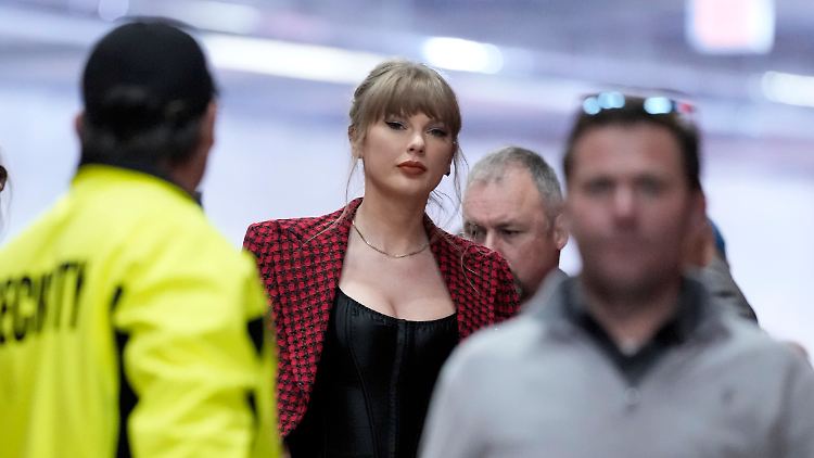 Taylor Swift sorgte bei knappen Sieg der Chiefs für Aufsehen.