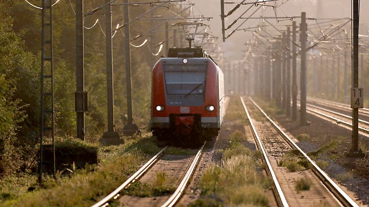 Ab 2025 soll das Deutschlandticket 58 Euro kosten. Das lässt sich aber nur halten, wenn nicht verbrauchte Mittel rechtzeitig übertragen werden.