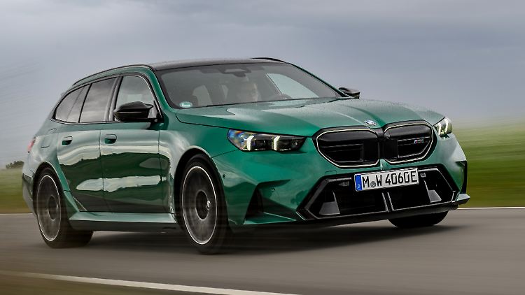 Groß und mit spezifischen Lufteinlässen gesegnet, aber nicht prollig ist die Frontschürze des BMW M5. Und selbstverständlich mit von der Partie: die beleuchtete Niere.