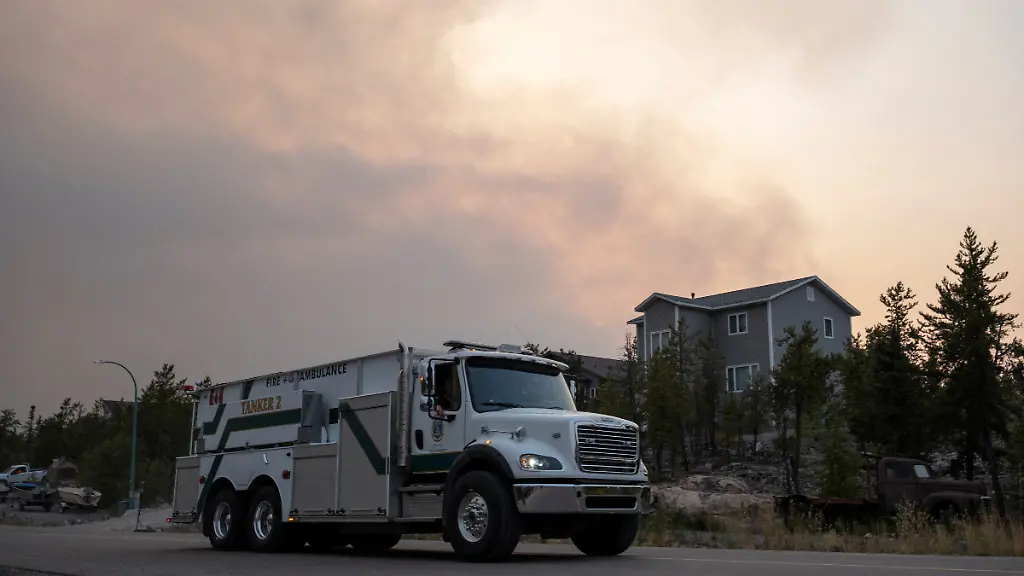 2023-08-16T154901Z-2002493073-RC2KO2AM3ZUD-RTRMADP-3-CANADA-WILDFIRES