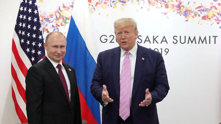 Russlands Präsident Putin (l.) und US-Präsident Trump im Juni 2019 bei einem Treffen am Rande des G20-Gipfels in Japan.