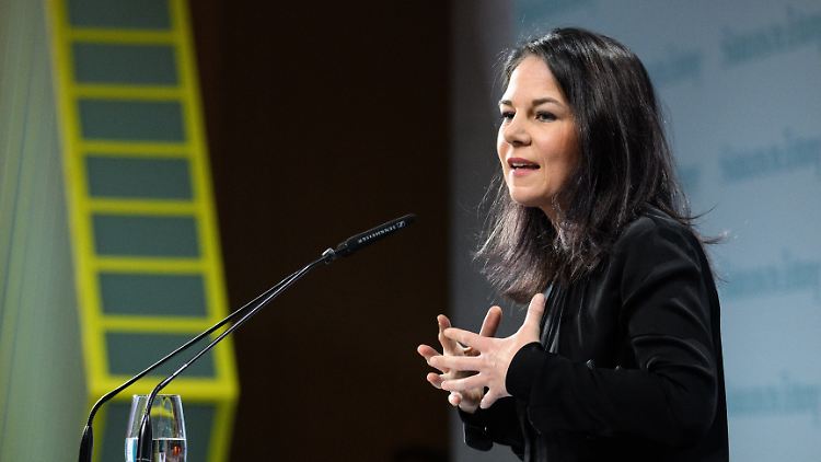 Außenministerin Baerbock: Zwei Prozent für Militärausgaben reichen nicht.
