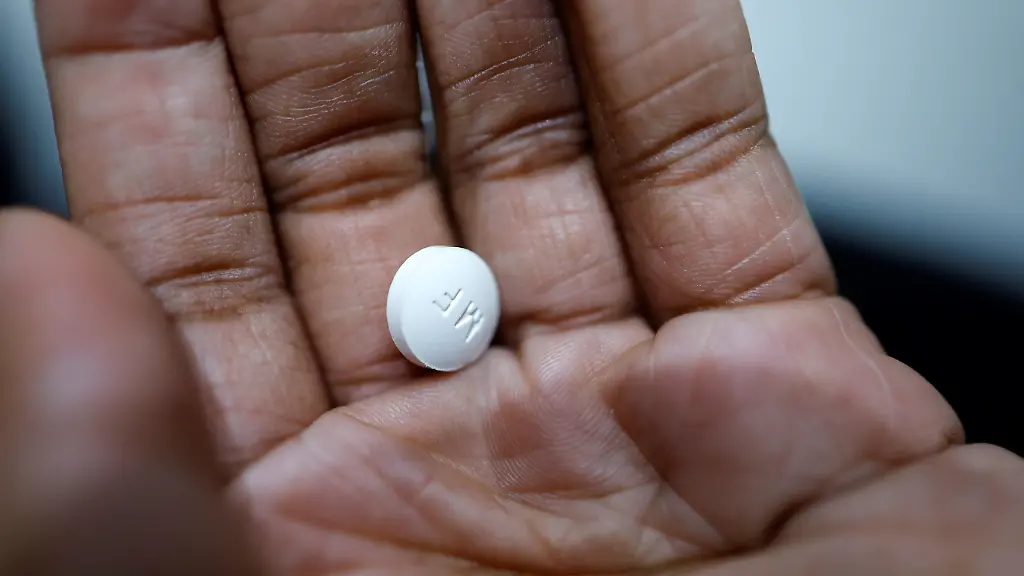 2023-04-21T015410Z-814128658-RC2II0A0YOI9-RTRMADP-3-USA-ABORTION-PILL-RULING