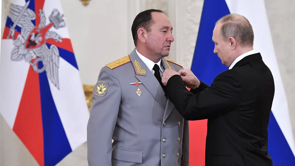 Putin-zeichnete-Gennadi-Schidko-fuer-seine-Verdienste-in-Syrien-2017-im-Kreml-aus