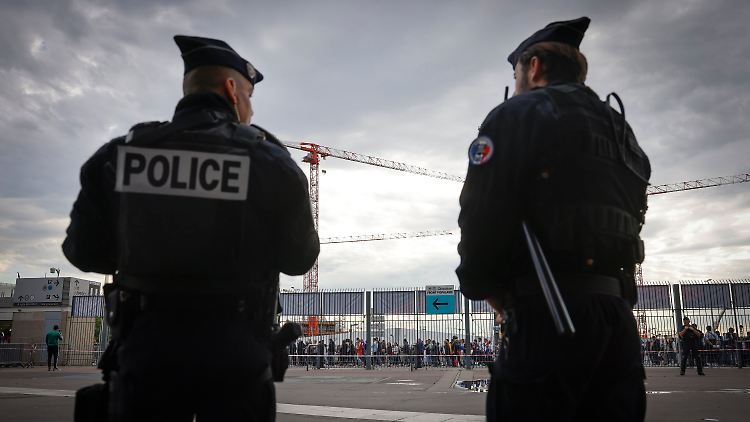 In Paris werden zahlreiche Polizisten im Einsatz sein.