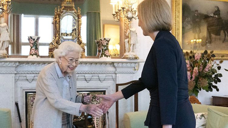 Ihr letzter öffentlicher Termin: Queen Elizabeth II. begrüßt die damalige Premierministerin Liz Truss.