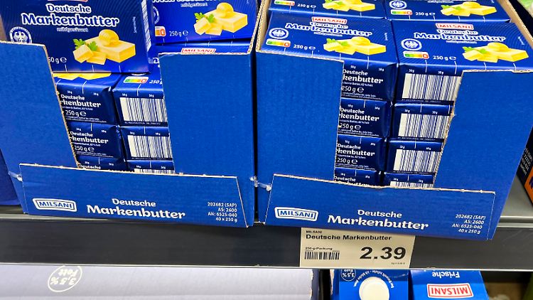 Der Preis für ein Päckchen Butter ist zuletzt Anfang Oktober auf deutlich mehr als zwei Euro geklettert.