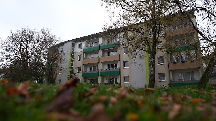 Das Mehrfamilienhaus im schleswig-holsteinischen Elmshorn, in dem der terrorverdächtige Jugendliche mit seiner Familie wohnt. 