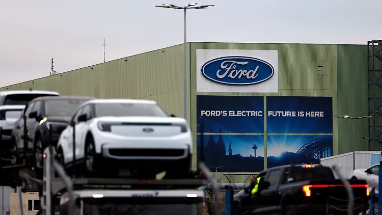 "Wir produzieren mehr als wir verkaufen können", heißt es laut "Kölner Stadt-Anzeiger" in einem internen Schreiben bei Ford. 