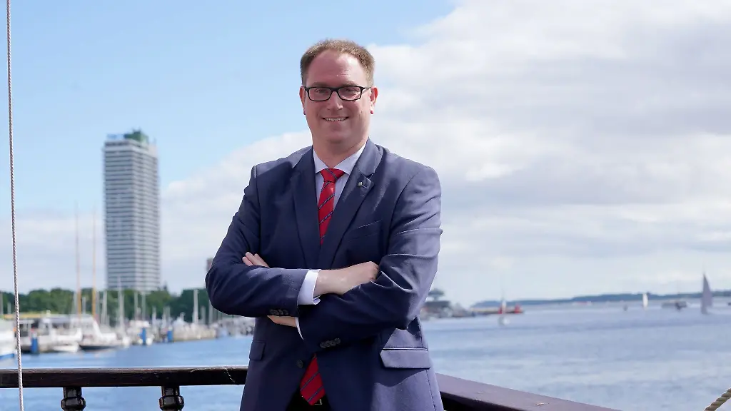 Luebecks-Buergermeister-Jan-Lindenau-am-Ostpreussenkai